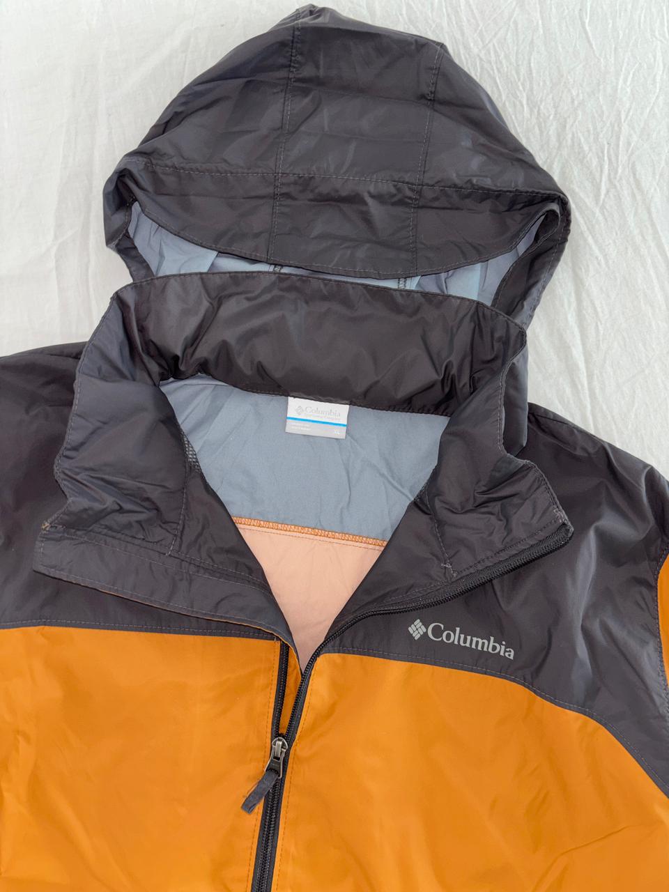 COLUMBIA ROMPEVIENTOS AMARILLO COMPRESIBLE QUE SE HACE BOLSA. SIN DETALLE. XXL DE DAMA.