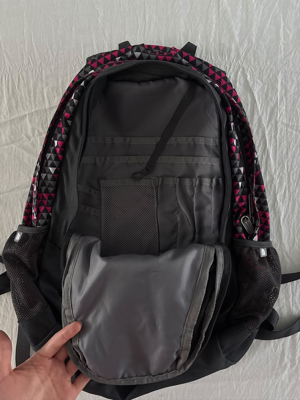 TNF MOCHILA JESTER 28L. SIN DETALLE CASI COMO NUEVO.