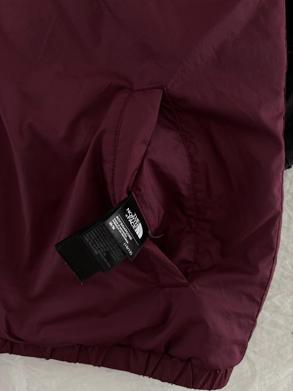TNF ROJO DOBLE VISTA PLUMA DE 550. SIN DETALLE. COMPRESIBLE. XS DE DAMA.