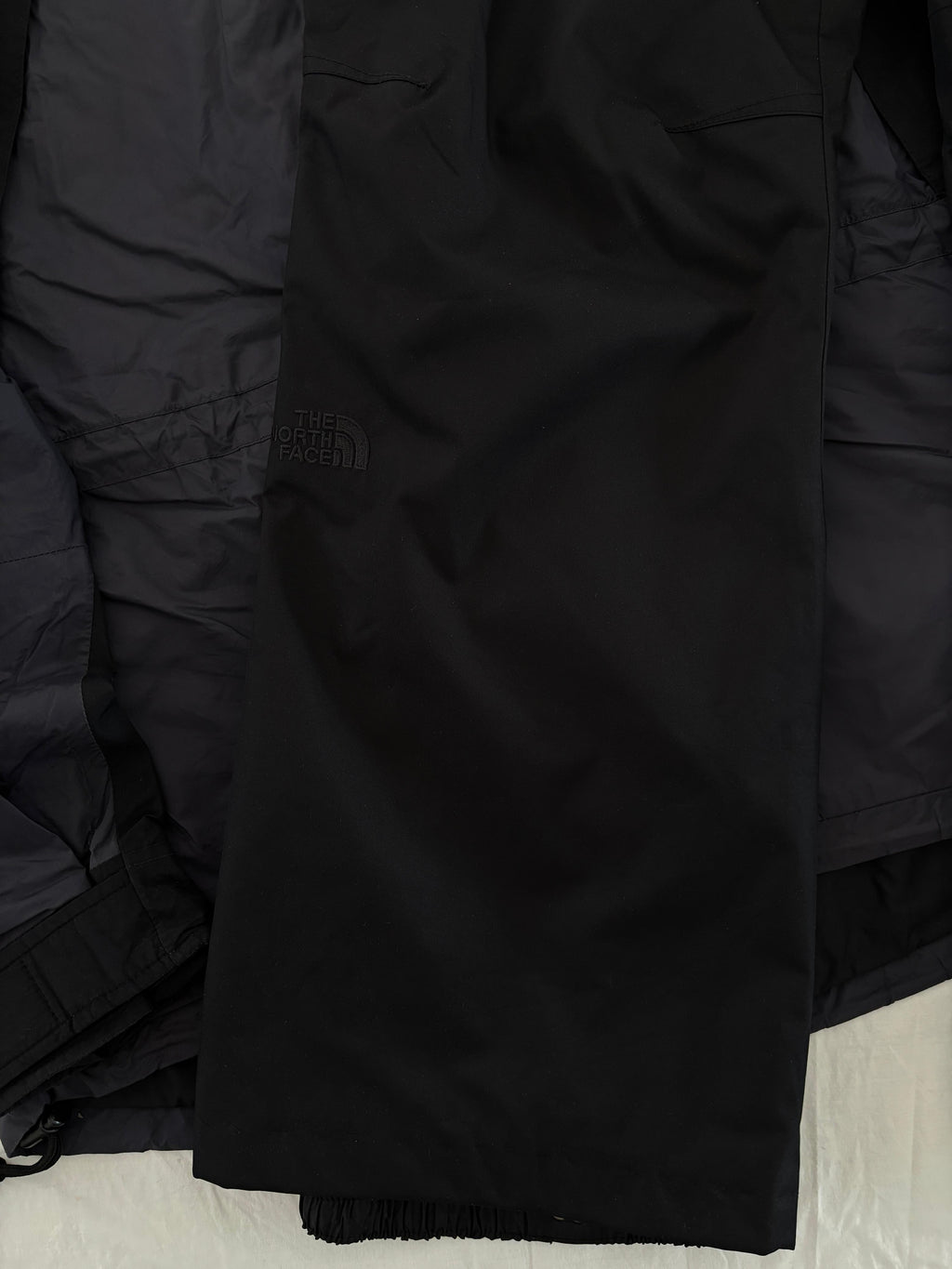 TNF PANTALÓN DRYVENT PARA NIEVE (permite que el sudor salga mientras impide la entrada de agua y viento) DOBLE LOGO. L DE DAMA.