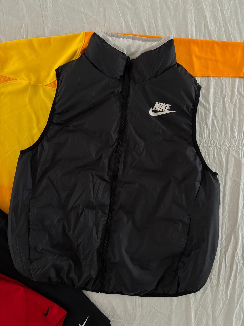NIKE CHALECO DE PLUMA DE GANSO SIN DETALLE. MUY COMPRESIBLE. L DE DAMA.