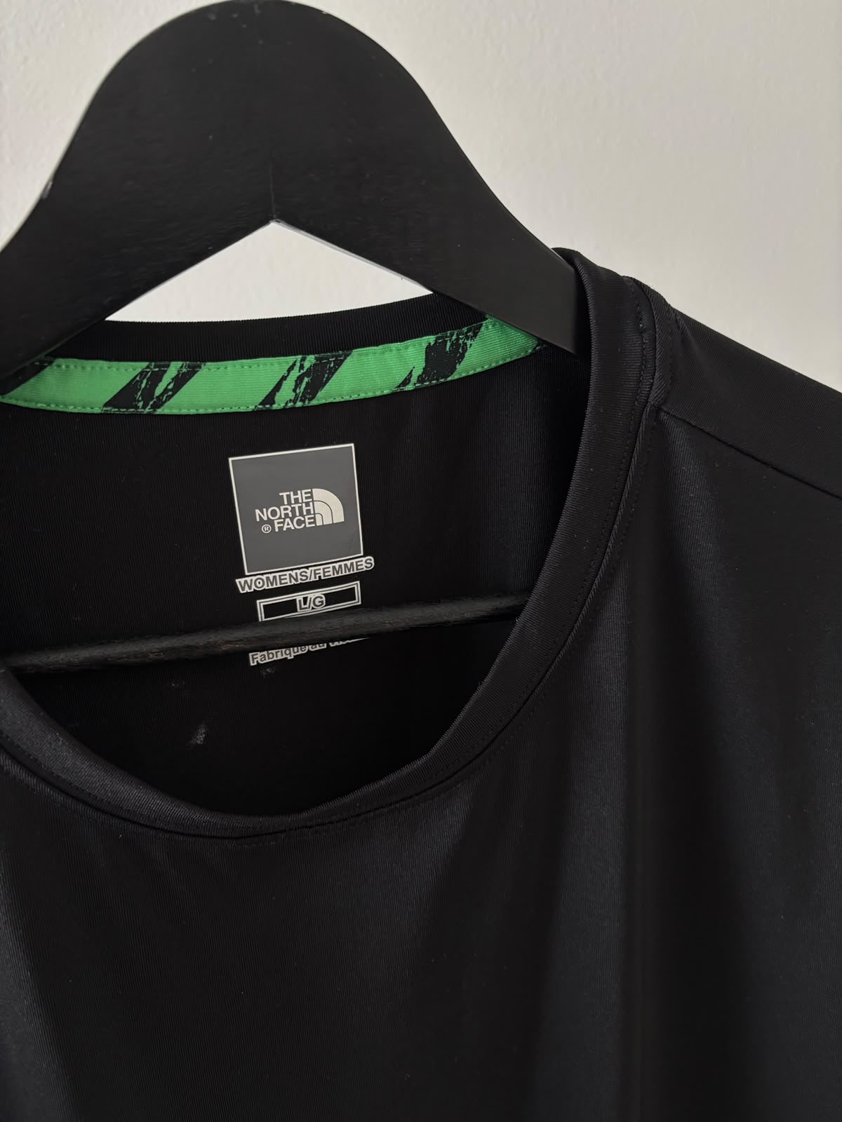 TNF T SHIRT NEGRO PARA SENDERISMO. TELA FRESCA. M DE DAMA.