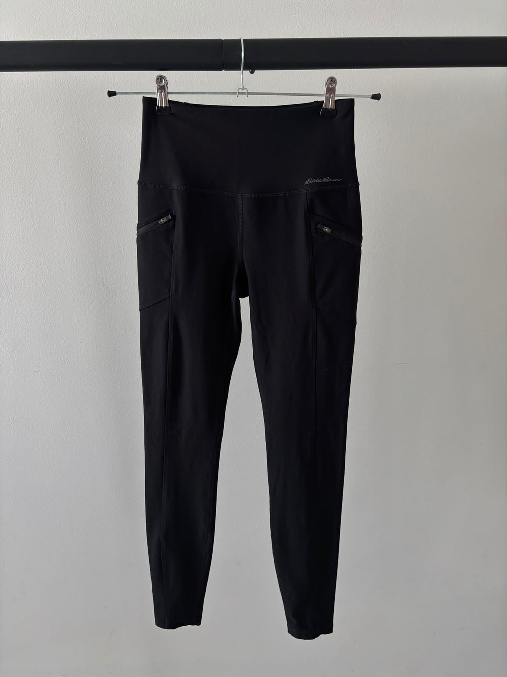 EDDIE BAUER NEGRO LEGGIN PARA SENDERISMO. TELA GRUESA TIPO ALGODÓN. COMO NUEVO. XS DE DAMA.