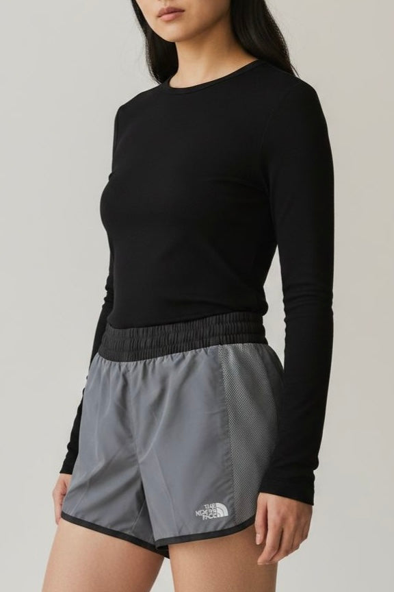 TNF SHORT GRIS. XS DE DAMA.