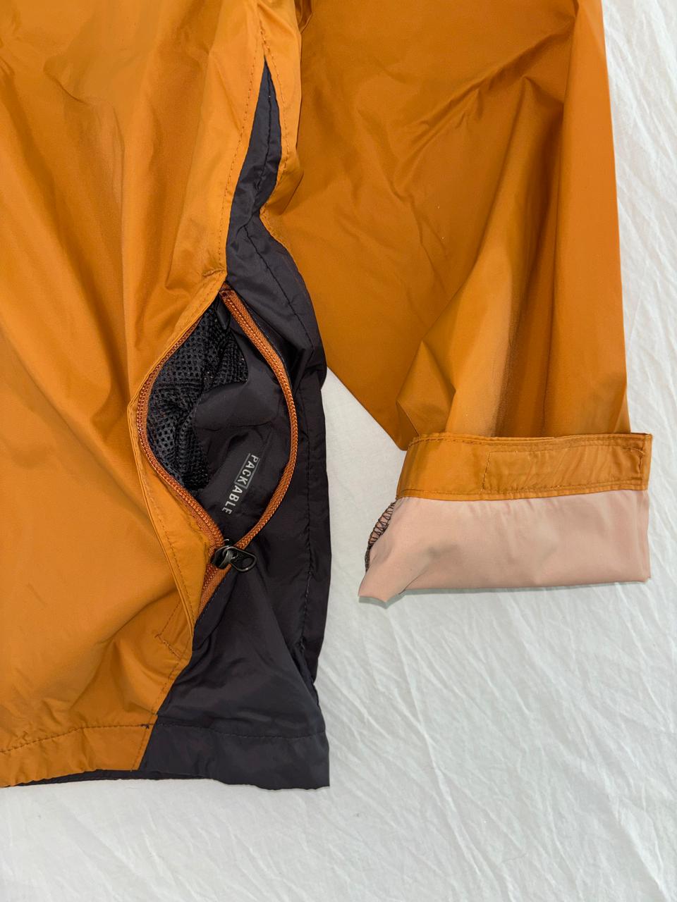 COLUMBIA ROMPEVIENTOS AMARILLO COMPRESIBLE QUE SE HACE BOLSA. SIN DETALLE. XXL DE DAMA.