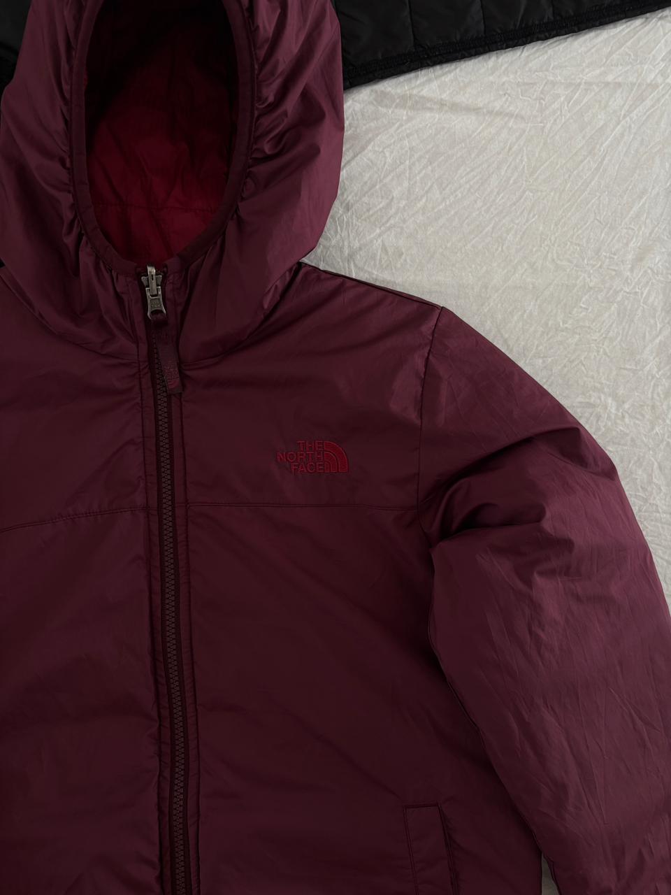 TNF ROJO DOBLE VISTA PLUMA DE 550. SIN DETALLE. COMPRESIBLE. XS DE DAMA.