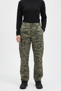 PANTALÓN CARGO CAMUFLAJE DE 50% ALGODÓN. SIN DETALLE. TELA GRUESA PARA USO RUDO DE MONTAÑA. S DE DAMA.