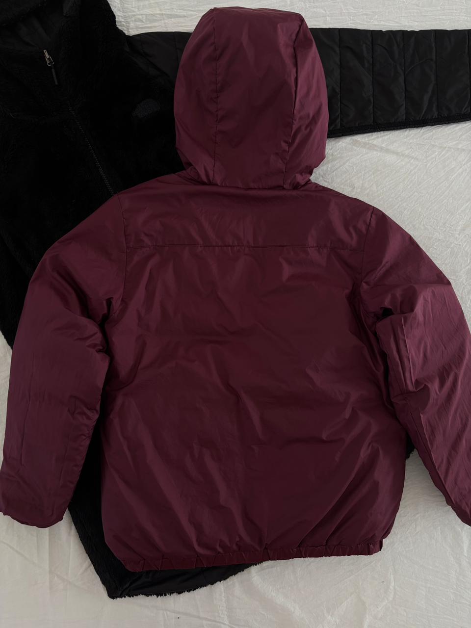 TNF ROJO DOBLE VISTA PLUMA DE 550. SIN DETALLE. COMPRESIBLE. XS DE DAMA.