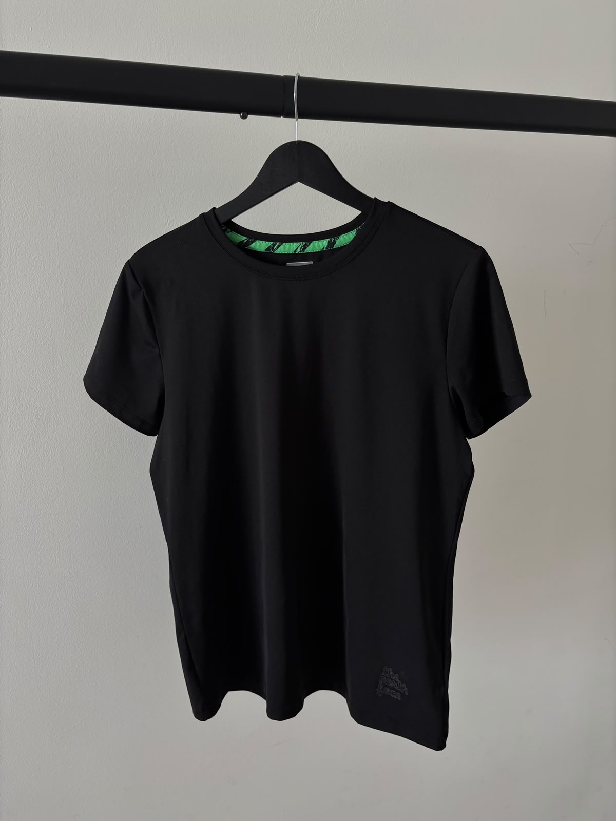 TNF T SHIRT NEGRO PARA SENDERISMO. TELA FRESCA. M DE DAMA.