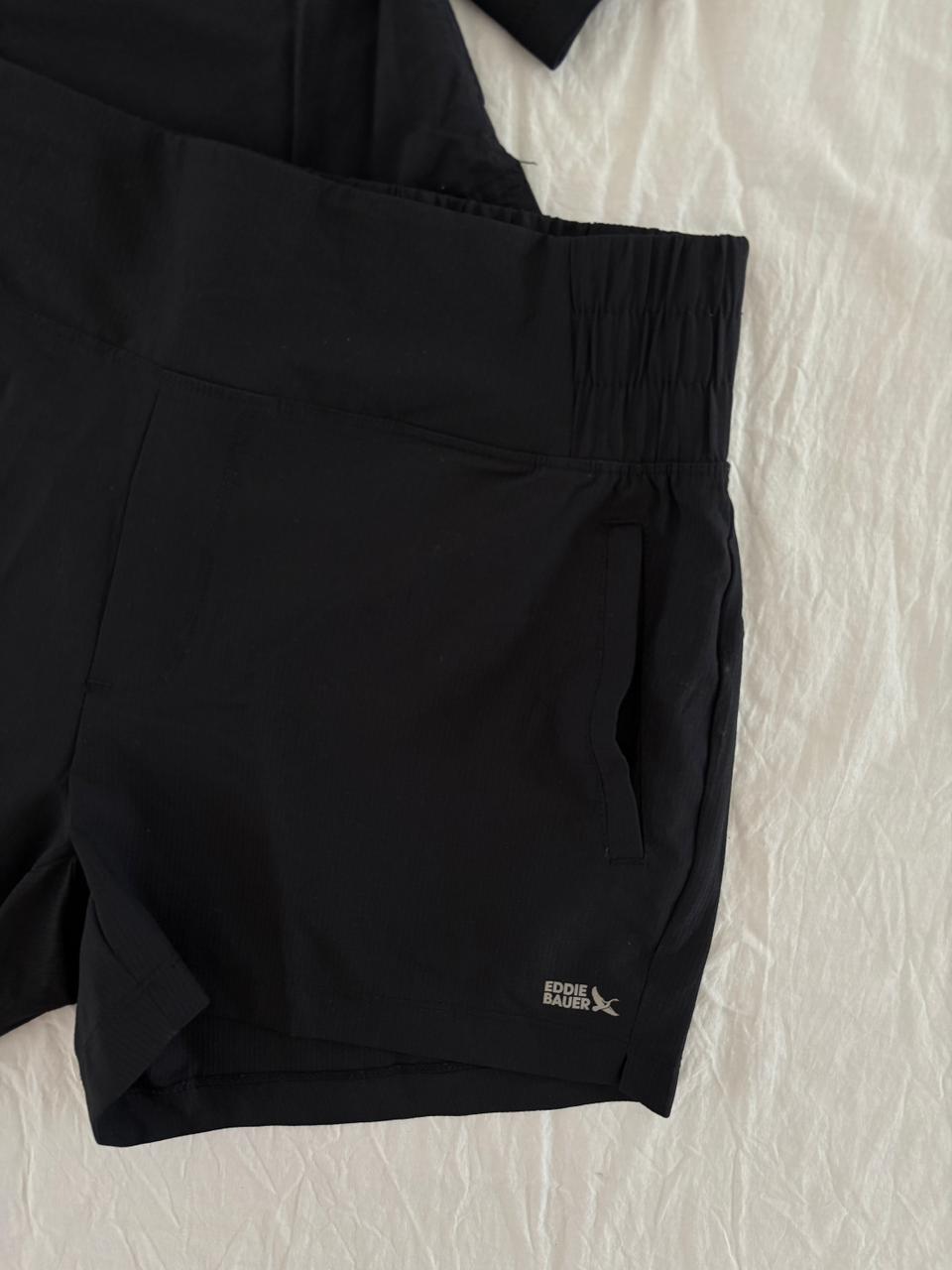EDDIE BAUER SHORT NEGRO PARA SENDERISMO SIN DETALLE. S DE DAMA.