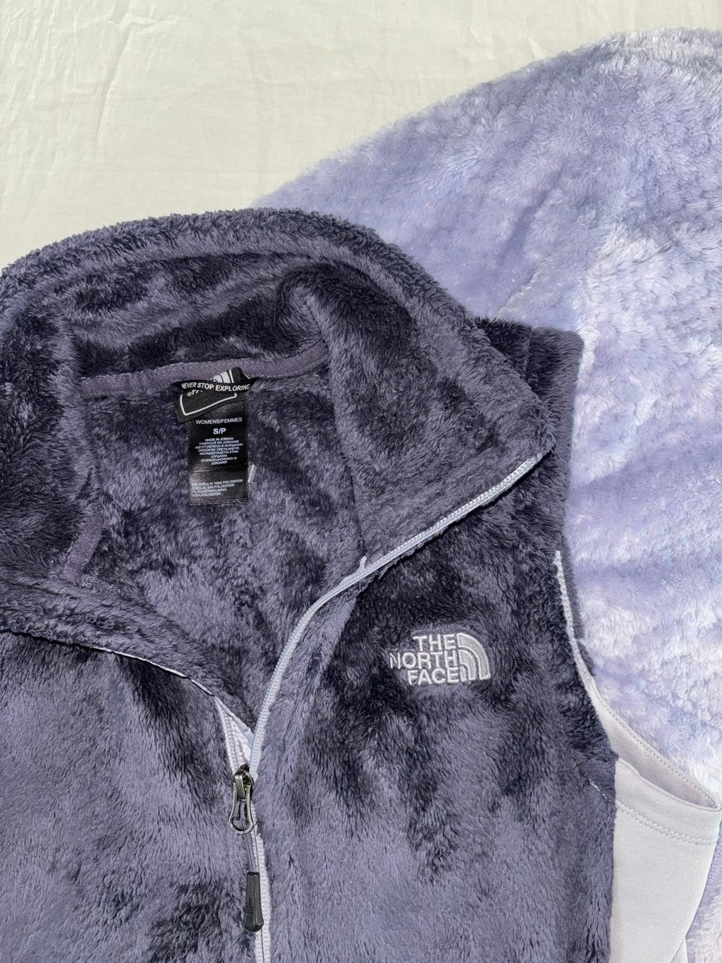 TNF CHALECO MORADO PELUCHE INTACTO Y SUAVE. S DE DAMA.