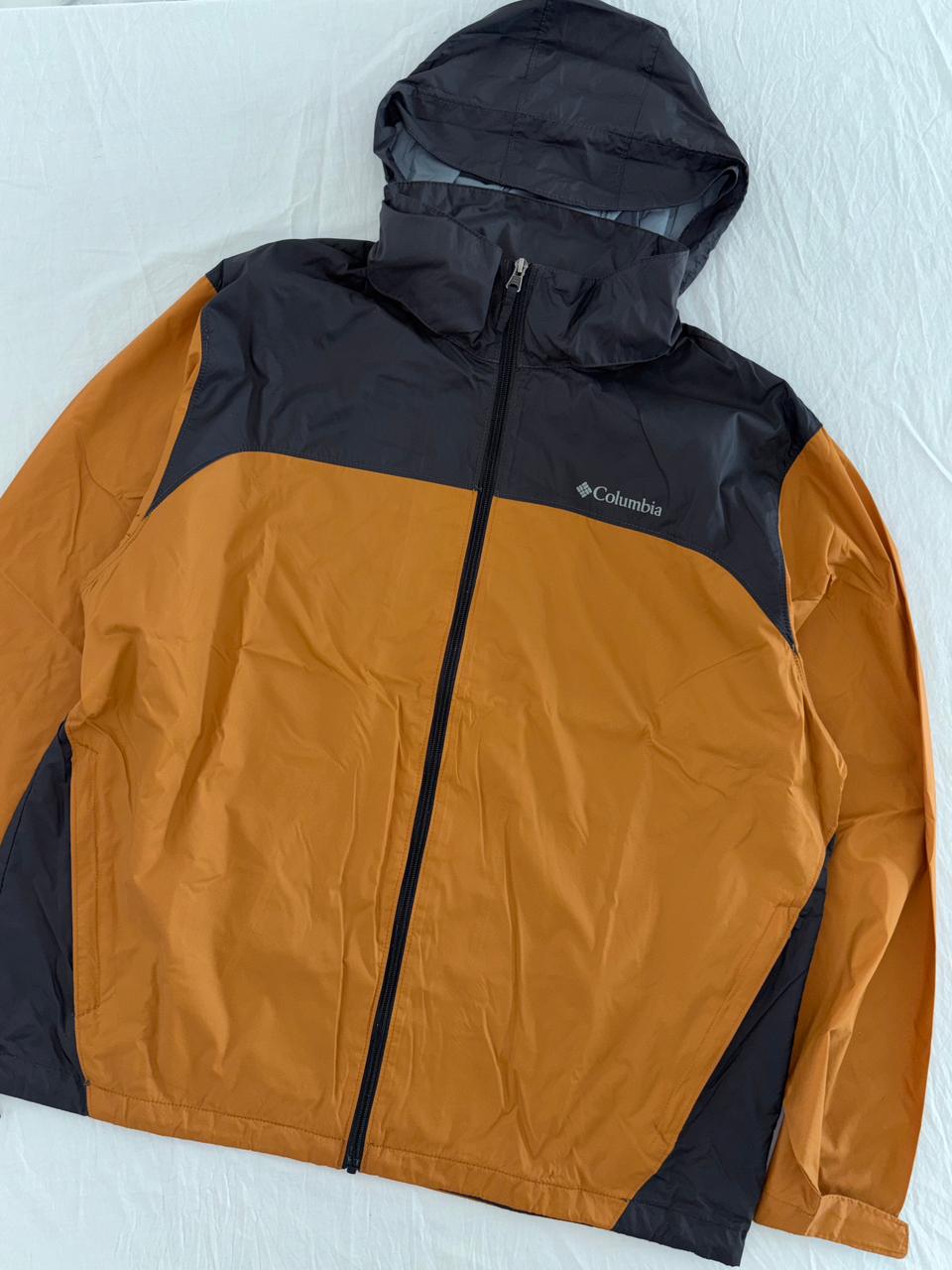 COLUMBIA ROMPEVIENTOS AMARILLO COMPRESIBLE QUE SE HACE BOLSA. SIN DETALLE. XXL DE DAMA.