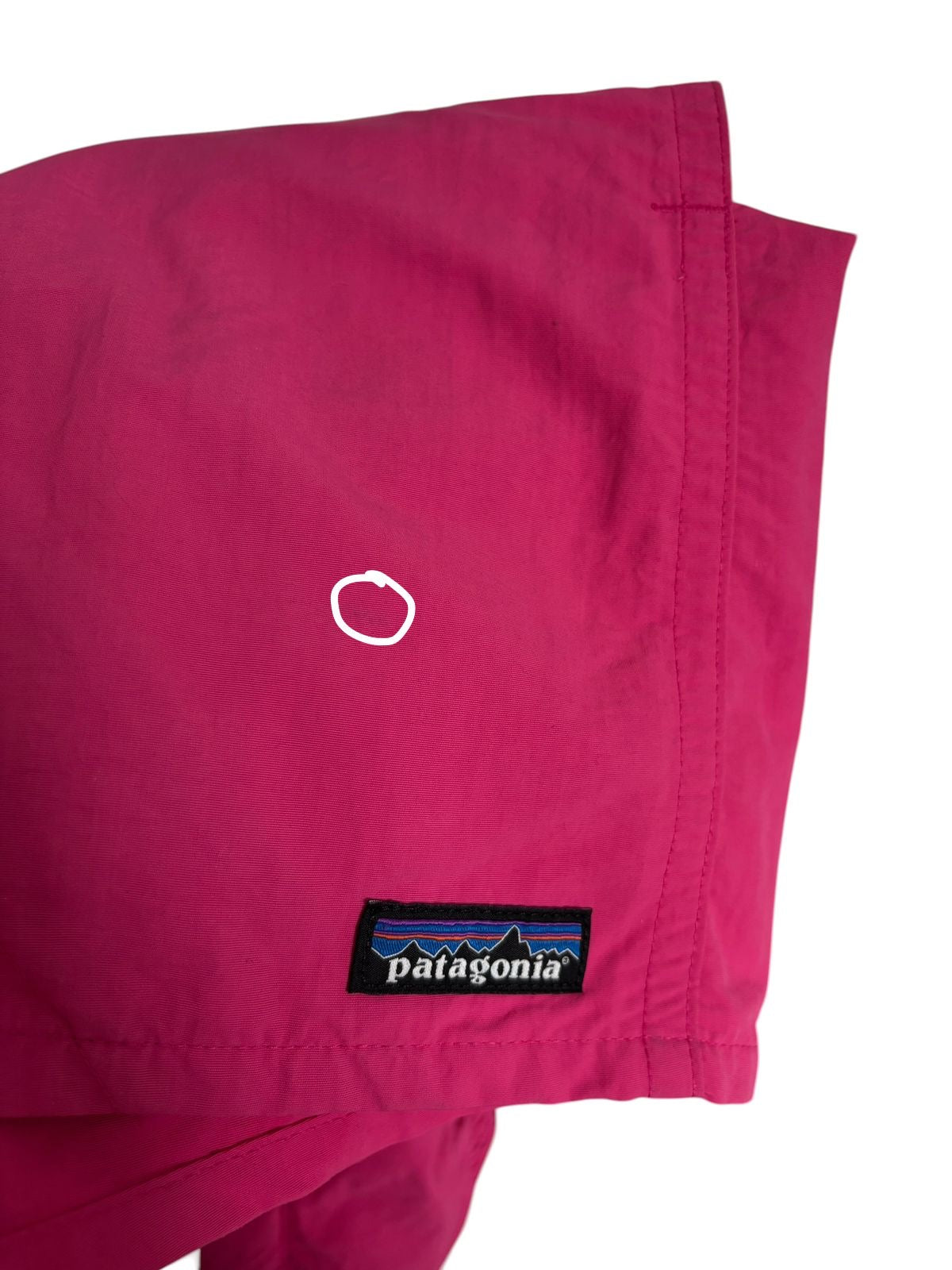 PATAGONIA SHORT ROSA CON ROPA INTERIOR. LARGO TELA GRUESA. L DE DAMA.
