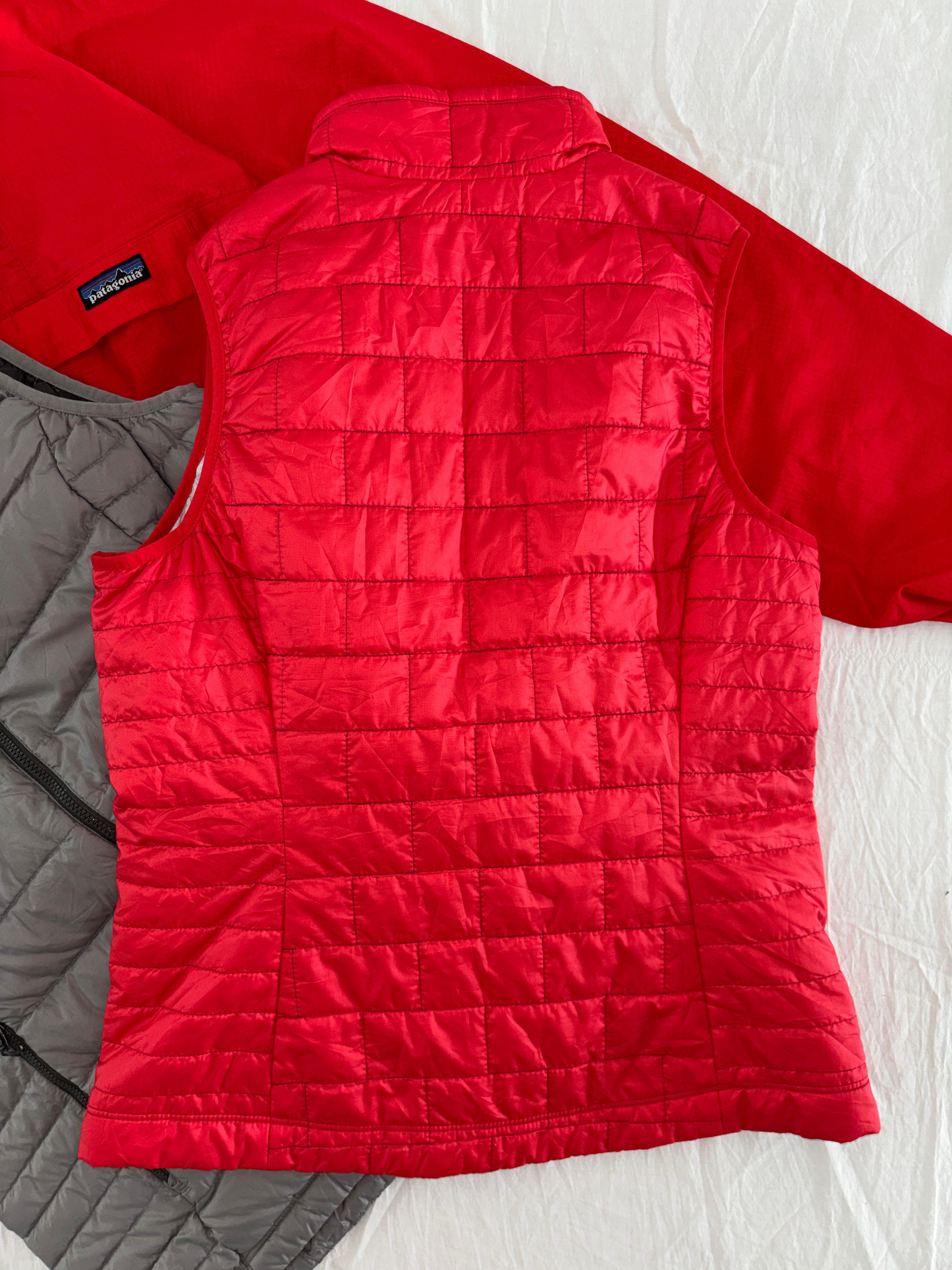PATAGONIA CHALECO ROJO PRIMALOFT (AISLAMIENTO TÉRMICO) MUY COMPRESIBLE QUE SE HACE BOLSA. SIN DETALLE. S DE DAMA.