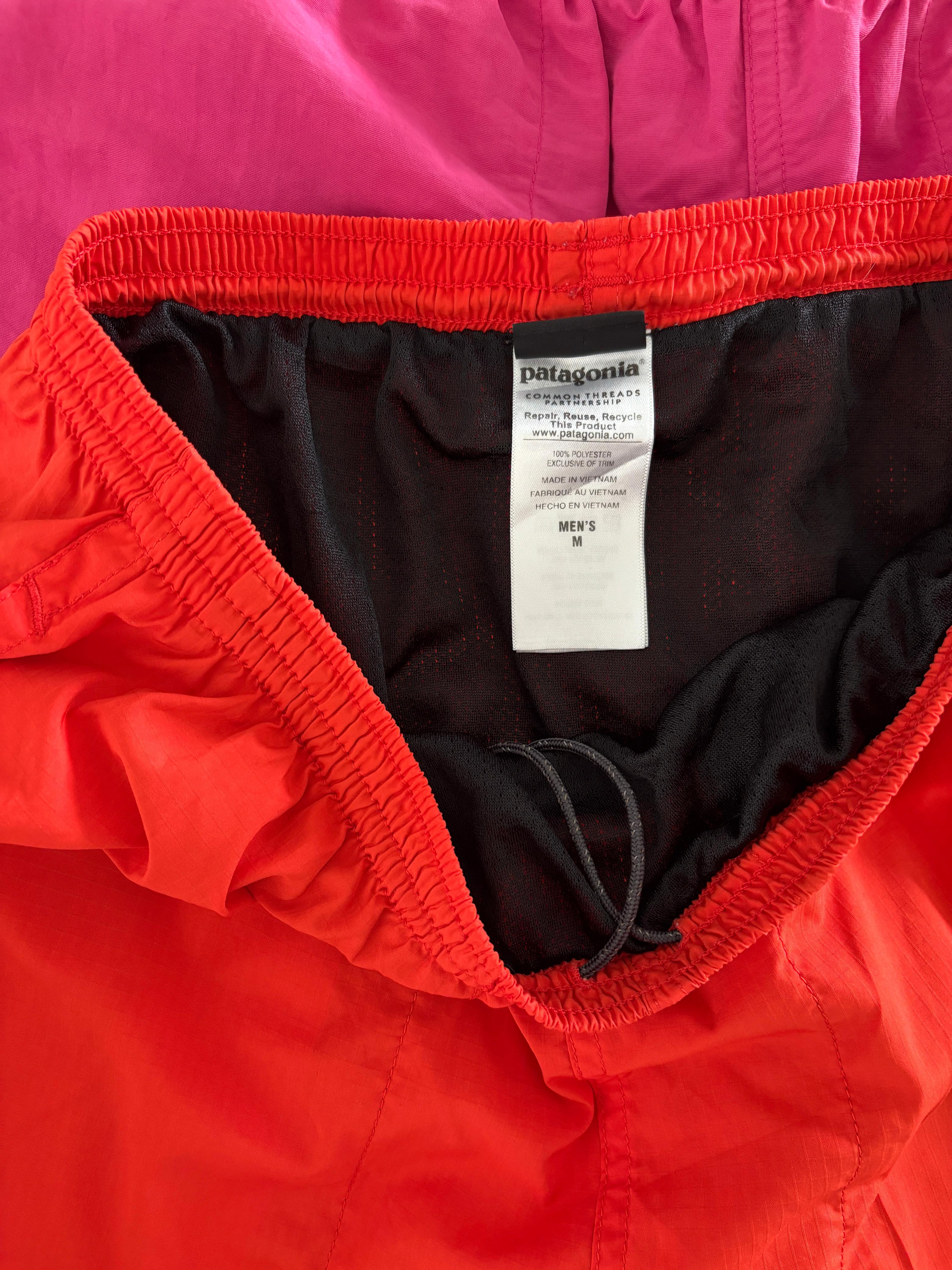 PATAGONIA SHORT NARANJA CON ROPA INTERIOR. LARGO TELA LIGERA. L DE DAMA.