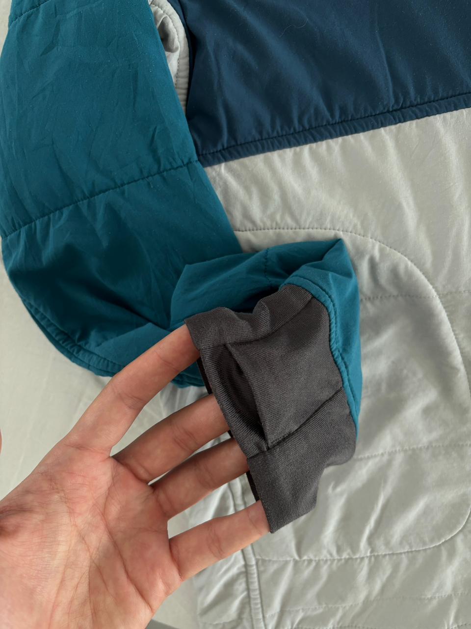 TNF 2DA CAPA ACOLCHONADO LIGERO Y COMPRESIBLE. SIN DETALLE. XS DE DAMA.