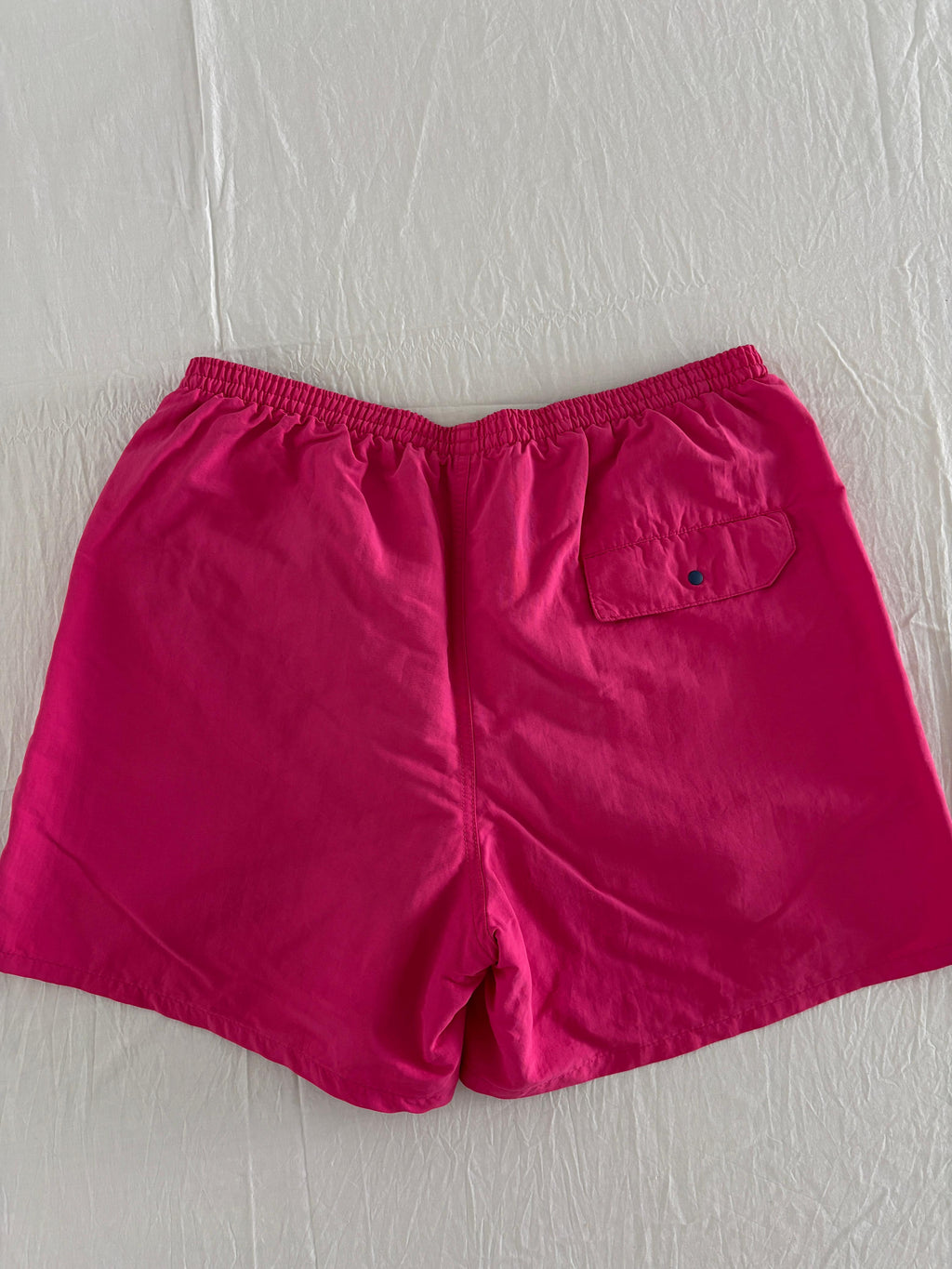PATAGONIA SHORT ROSA CON ROPA INTERIOR. LARGO TELA GRUESA. L DE DAMA.