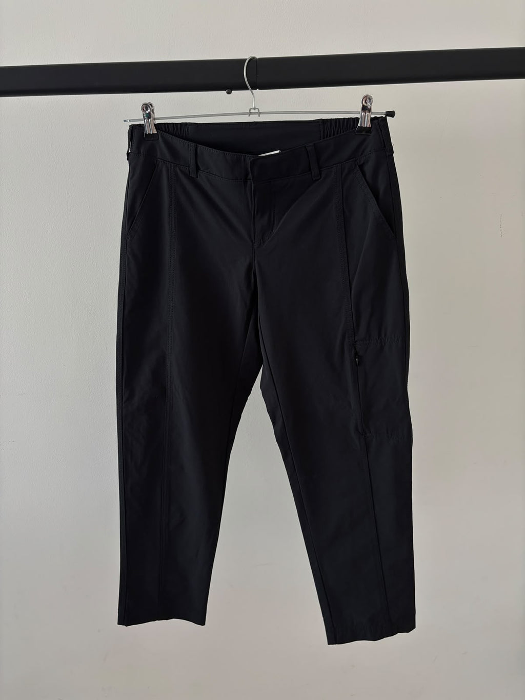 PANTALÓN NEGRO PARA SENDERISMO. TELA LIGERA. TIRO MEDIO. COMO NUEVO. S DE DAMA.