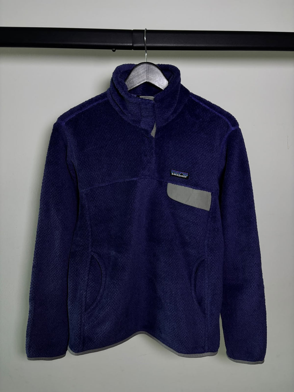 PATAGONIA MORADO PELUCHE SUAVE.  COMO NUEVO. M DE DAMA.