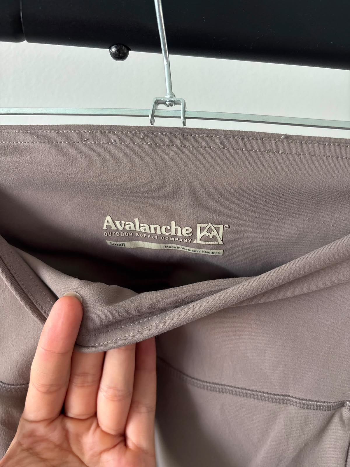 AVALANCHE LEGGIN CAFÉ CLARO PARA SENDERISMO. TELA TIPO ALGODÓN. SIN DETALLE. S DE DAMA.