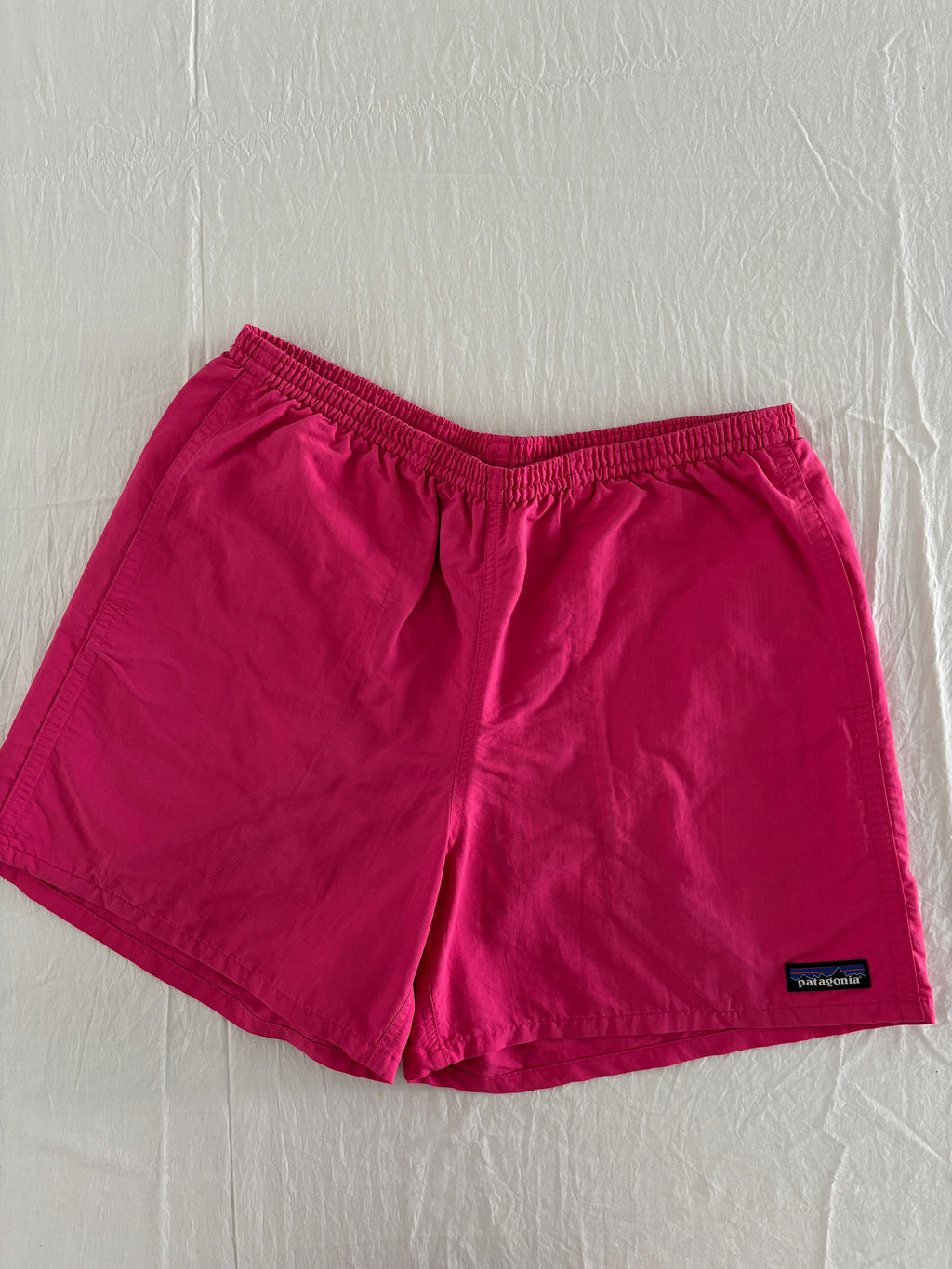 PATAGONIA SHORT ROSA CON ROPA INTERIOR. LARGO TELA GRUESA. L DE DAMA.