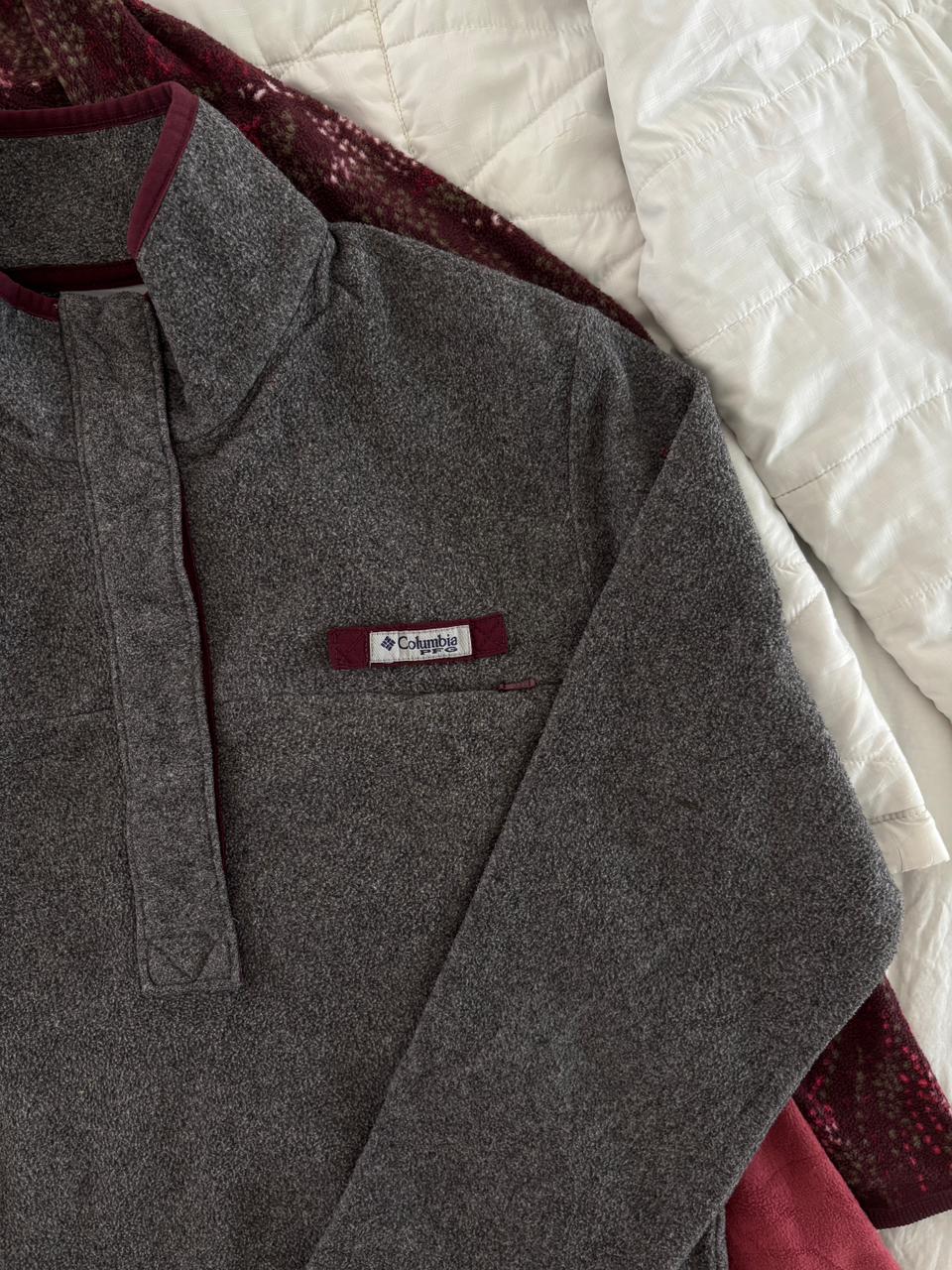 COLUMBIA GRIS POLAR POCO GRUESO SIN DETALLE. XS DE DAMA.