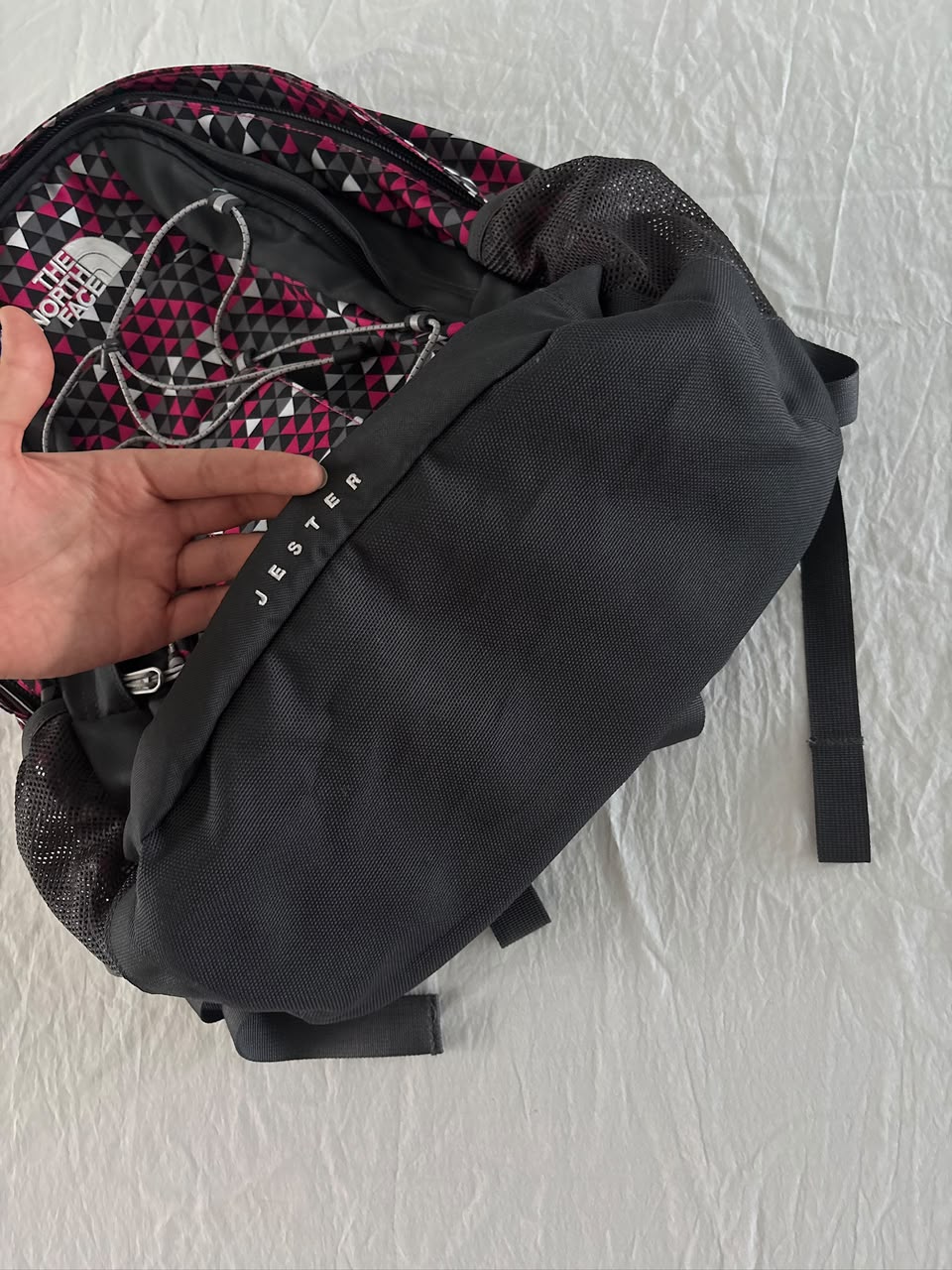 TNF MOCHILA JESTER 28L. SIN DETALLE CASI COMO NUEVO.