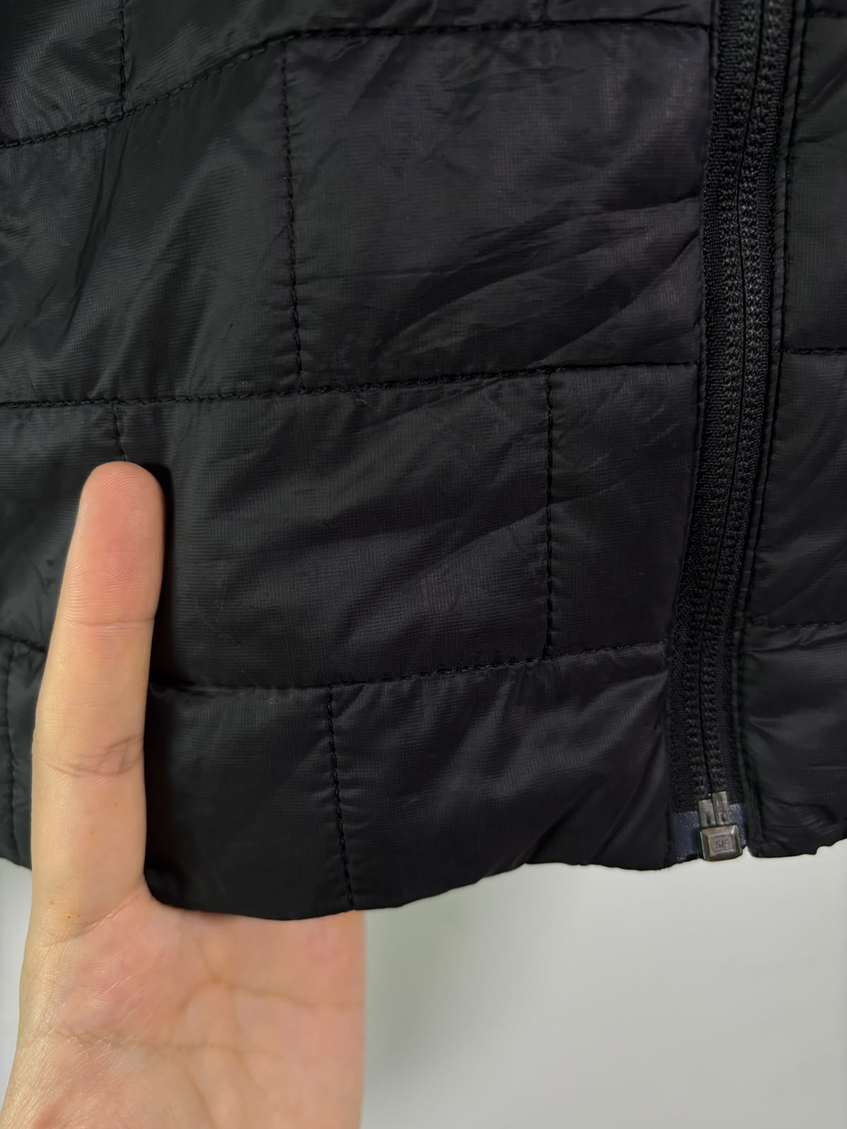 PATAGONIA NEGRO 2DA CAPA PRIMALOFT ⭐️   CASI COMO NUEVO. S DE DAMA.