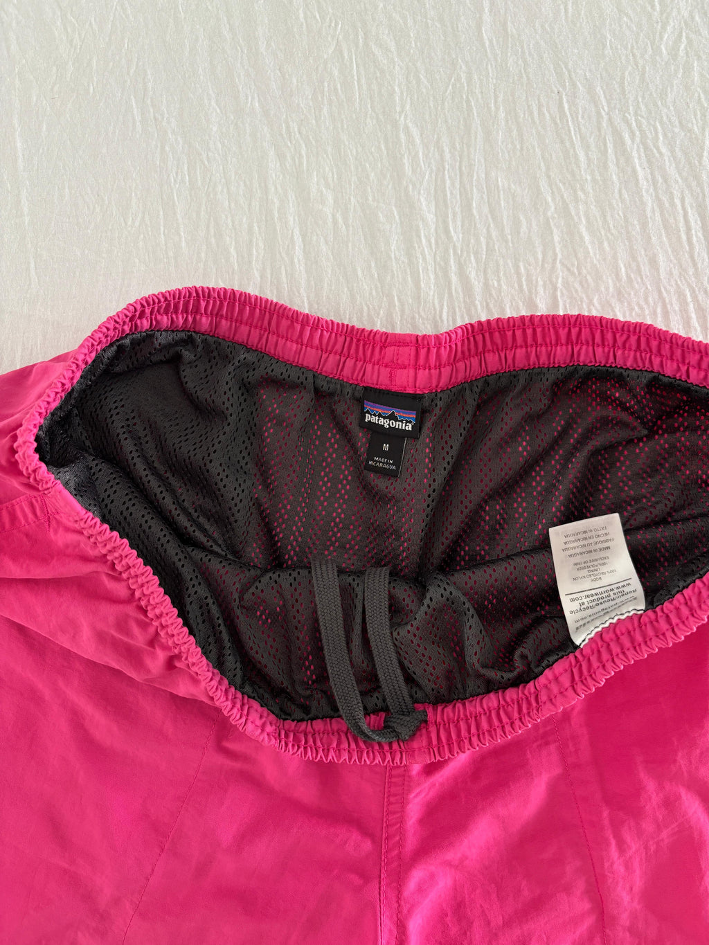 PATAGONIA SHORT ROSA CON ROPA INTERIOR. LARGO TELA GRUESA. L DE DAMA.