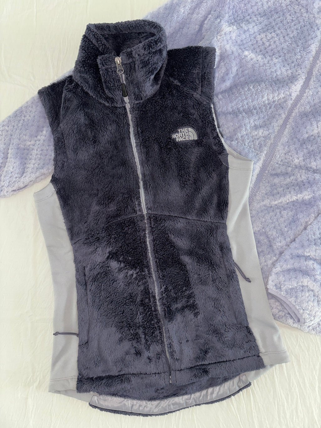 TNF CHALECO MORADO PELUCHE INTACTO Y SUAVE. S DE DAMA.