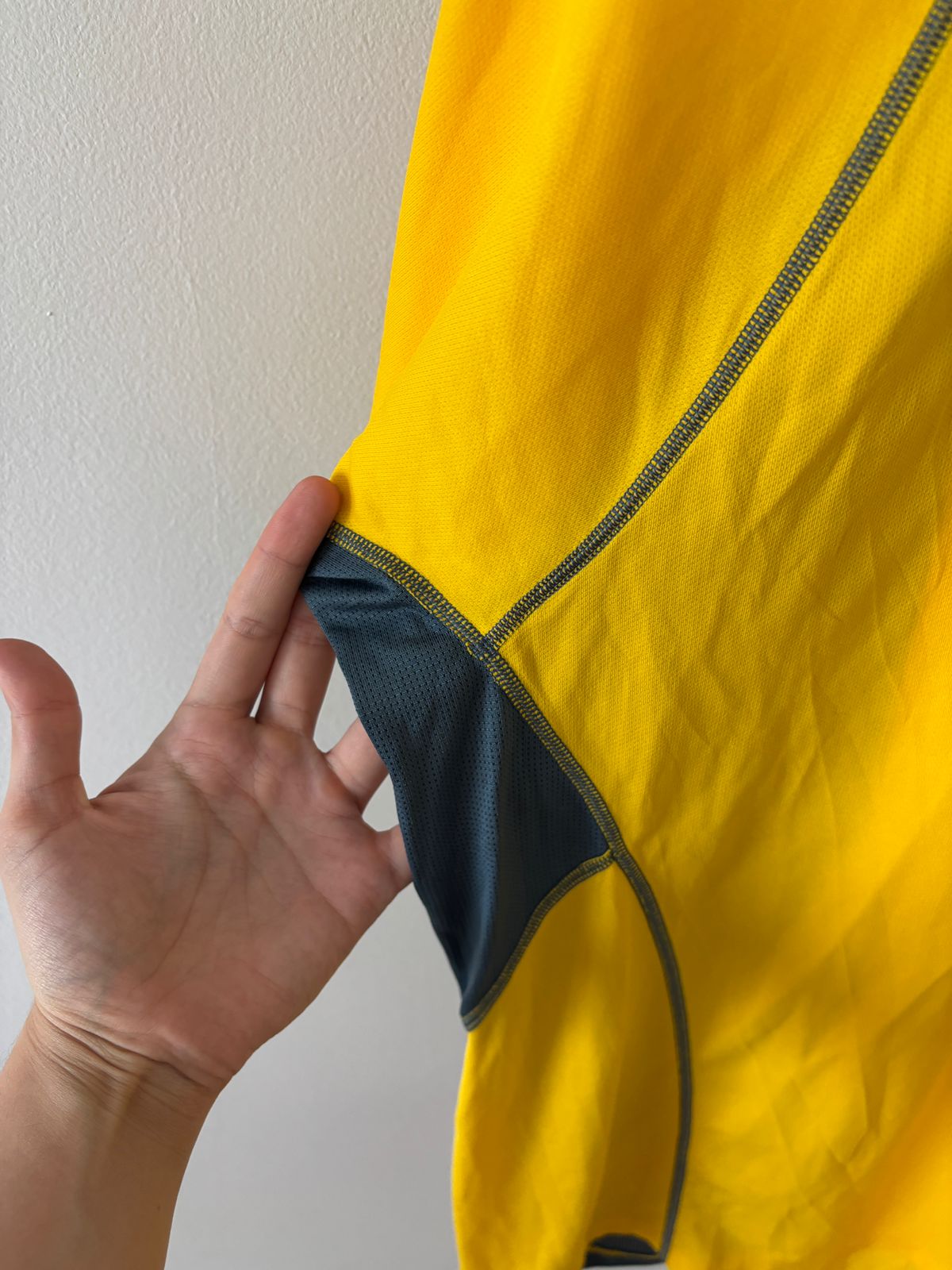 TNF T SHIRT FLASH DRY (absorbe el sudor de la piel y seca de forma ultra rápida) COMO NUEVO. L DE MUJER.