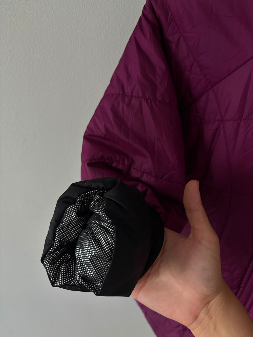 COLUMBIA 2DA CAPA BRUMOSO MORADO OMNI HEAT (retiene y refleja el calor natural que produce el cuerpo humano. deja salir la humedad y el exceso de calor) XL DE DAMA.
