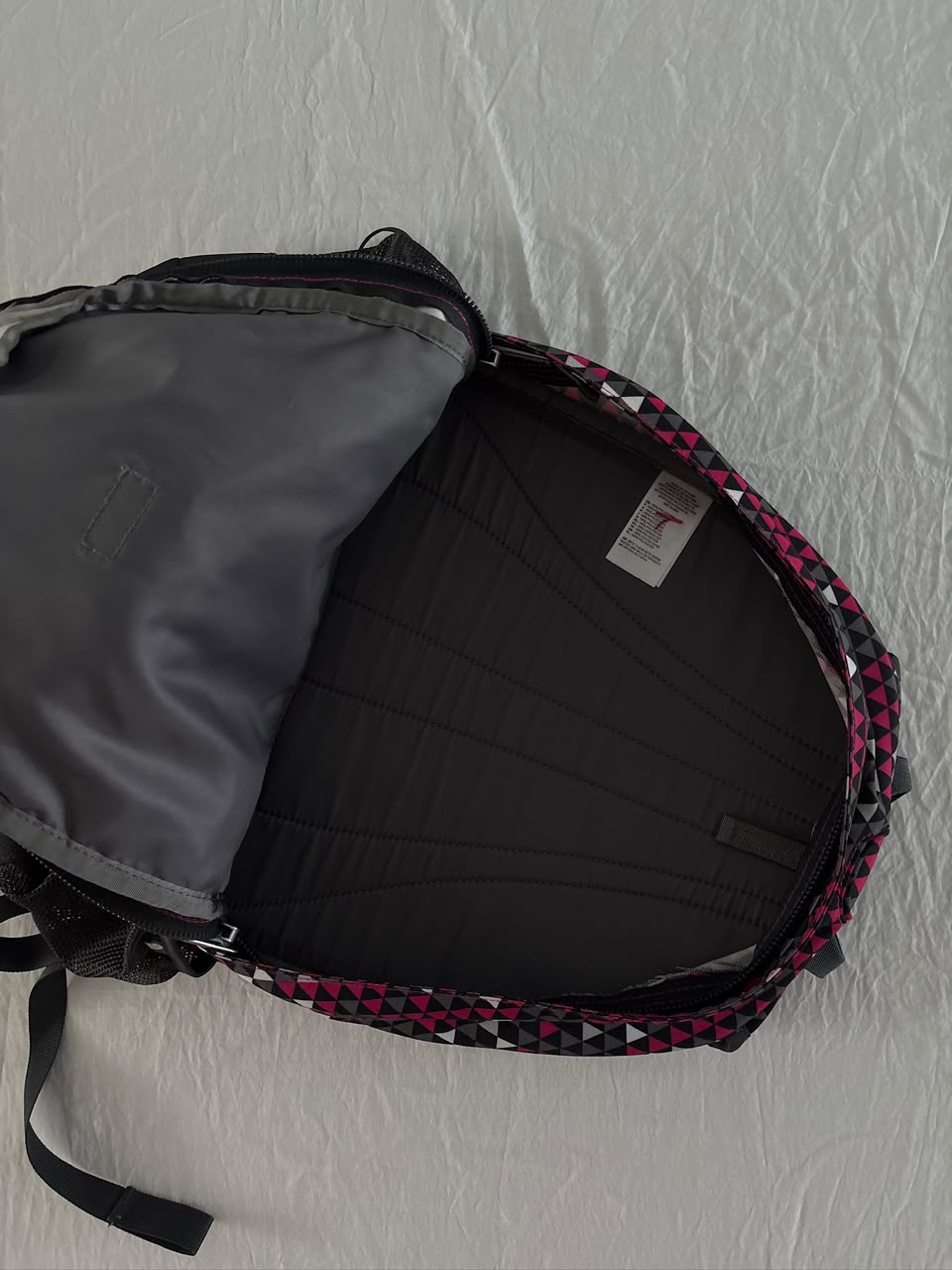 TNF MOCHILA JESTER 28L. SIN DETALLE CASI COMO NUEVO.